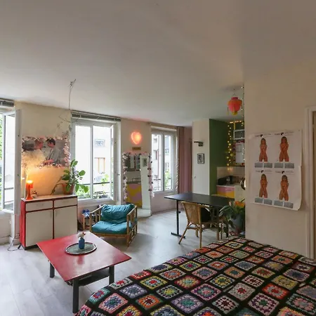 Charming Studio For A Romantic Parigi